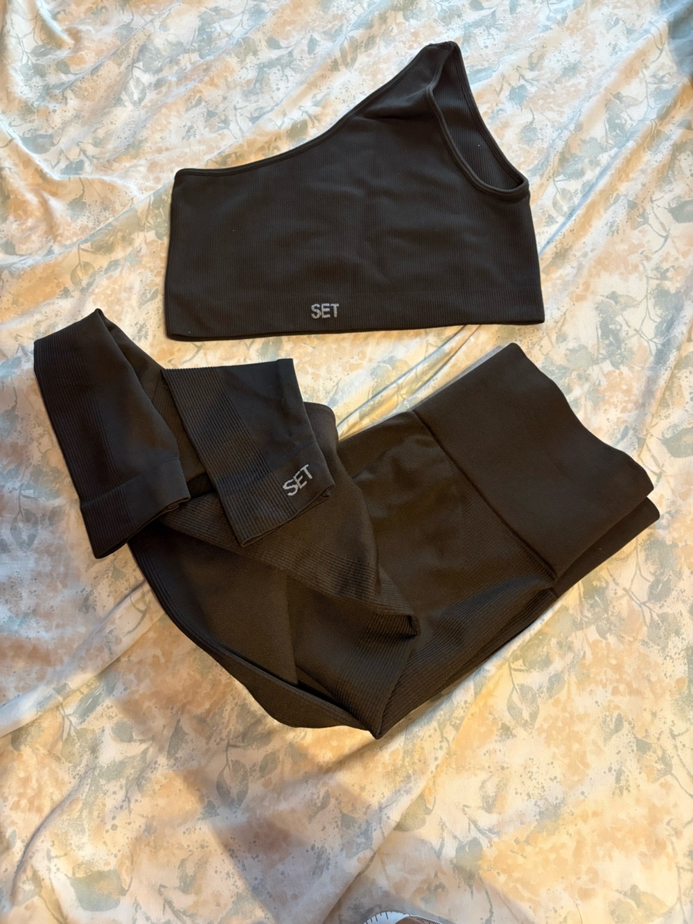 SET Active leggings and bra set